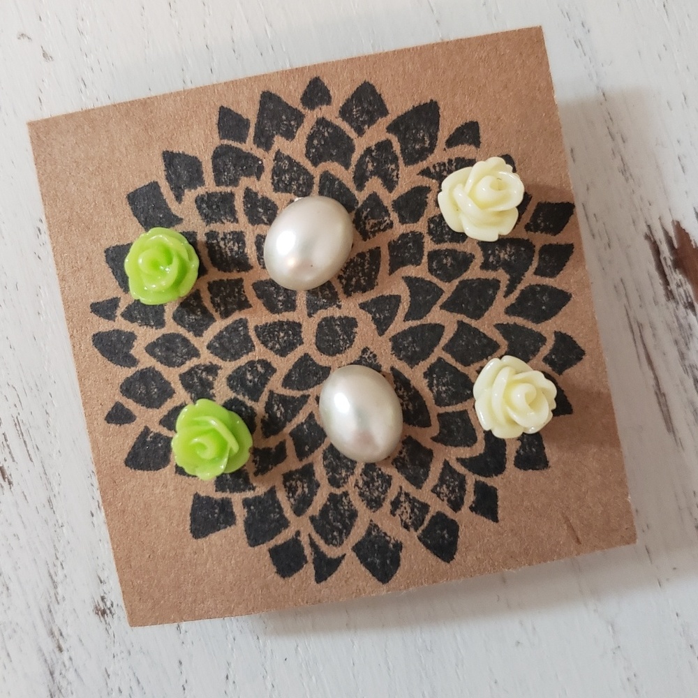 Roses And Pearls Earring Set